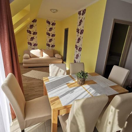 Szabo Apartman Sarvar Luaran gambar