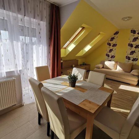 Szabo Apartman Sarvar Luaran gambar
