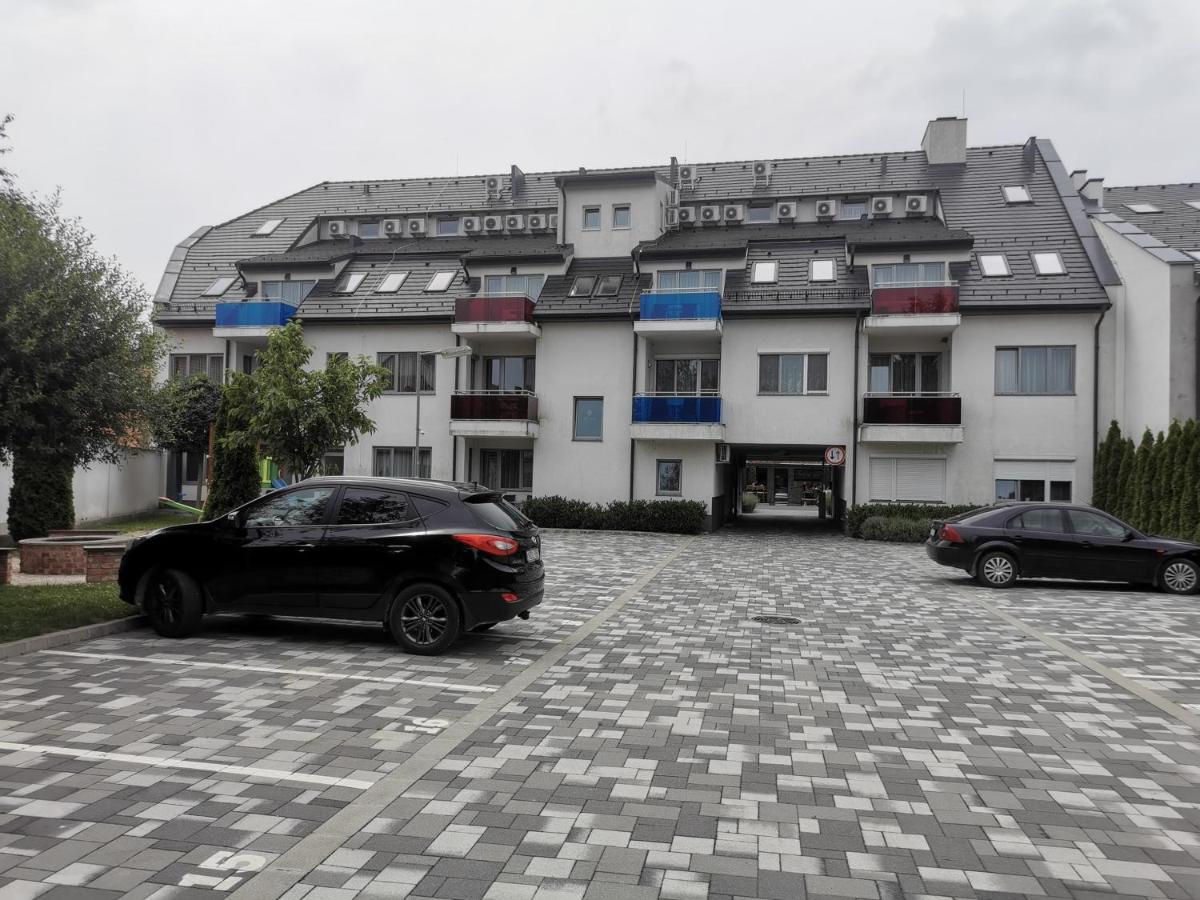 Szabo Apartman Sarvar Luaran gambar