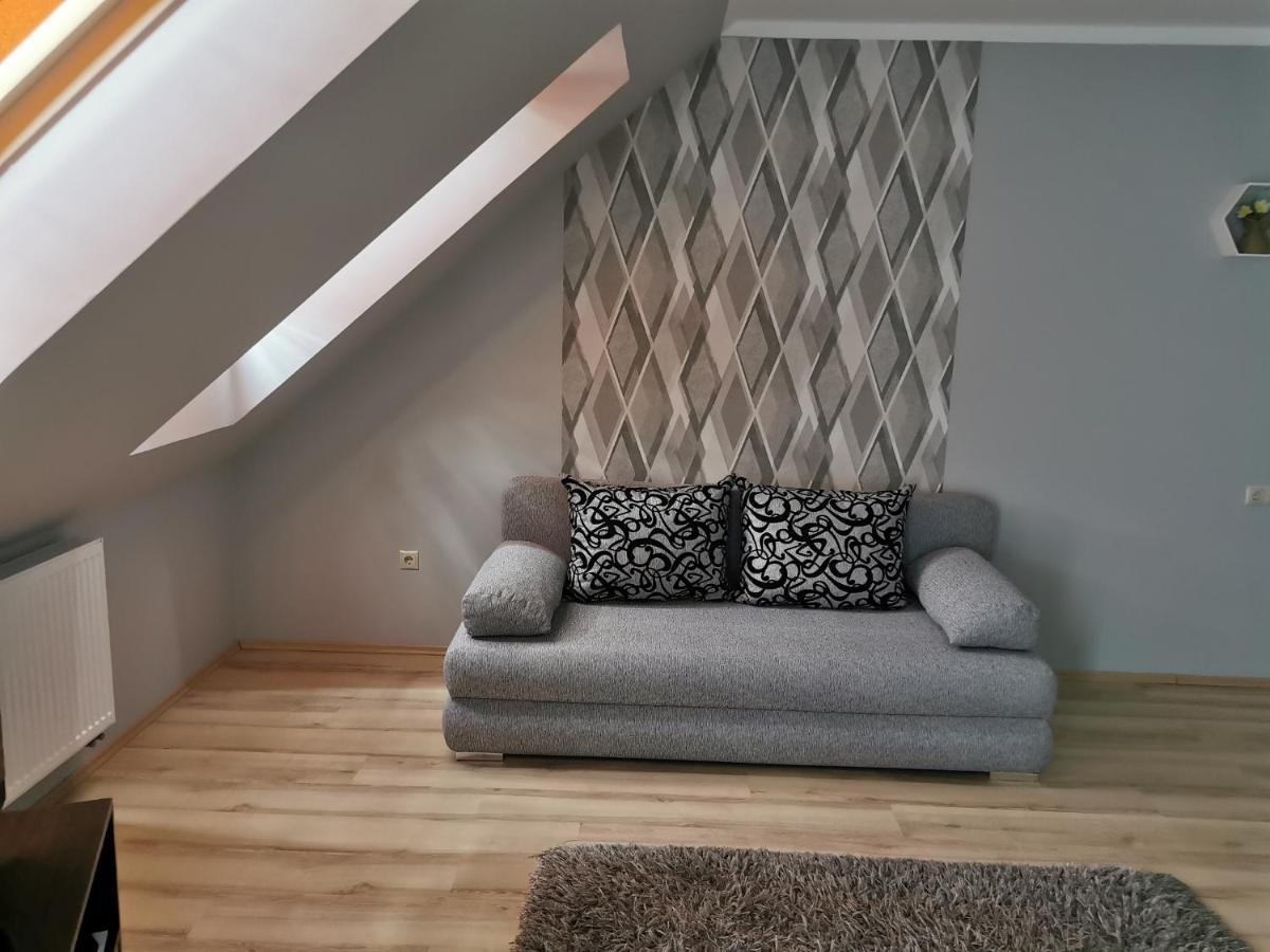 Szabo Apartman Sarvar Luaran gambar