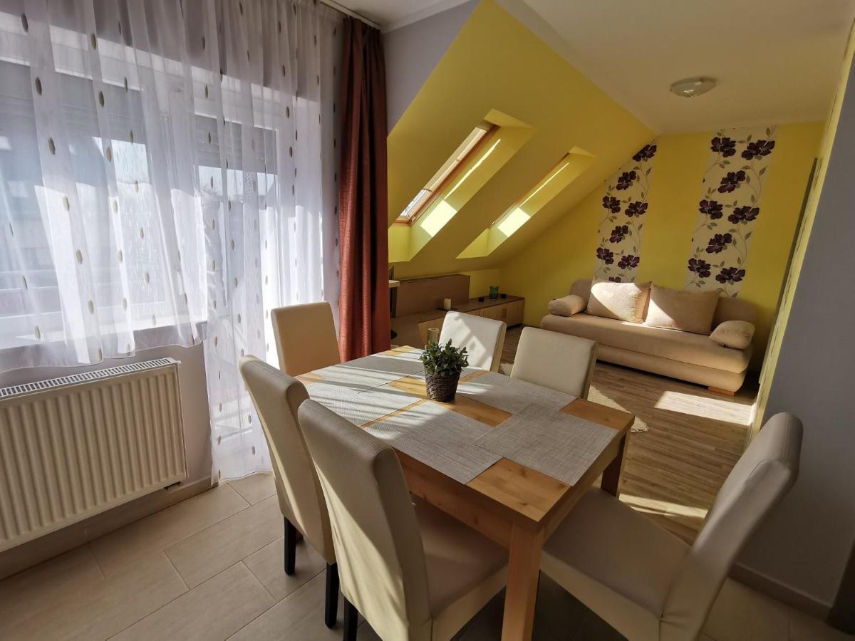 Szabo Apartman Sarvar Luaran gambar