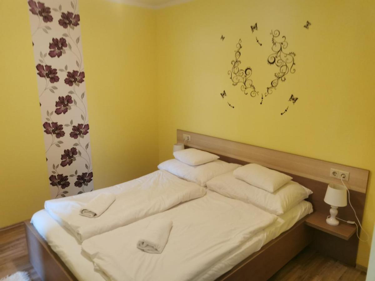 Szabo Apartman Sarvar Luaran gambar