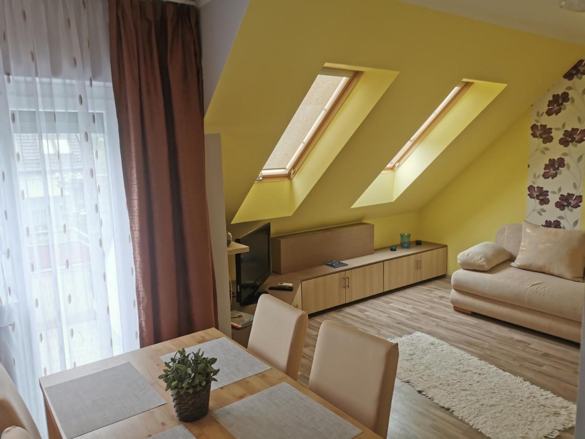 Szabo Apartman Sarvar Luaran gambar