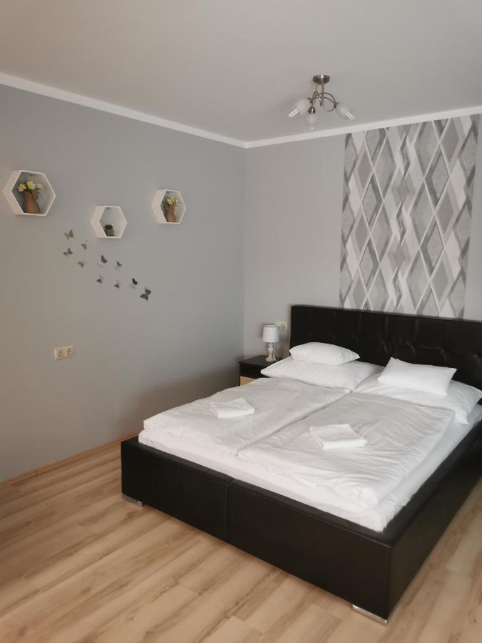 Szabo Apartman Sarvar Luaran gambar